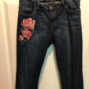 Katy boyfriend embroidered jeans